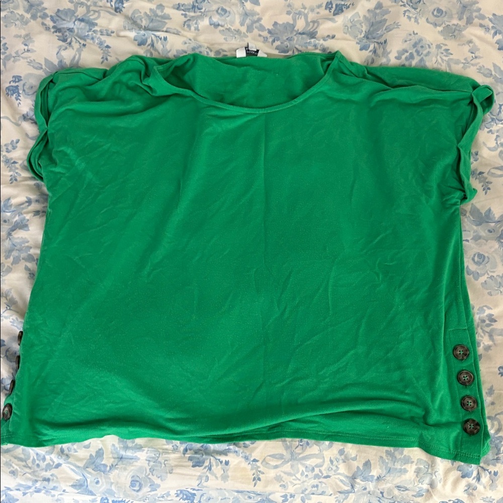 Crown & Ivy Vibrant Green Short Sleeve Top